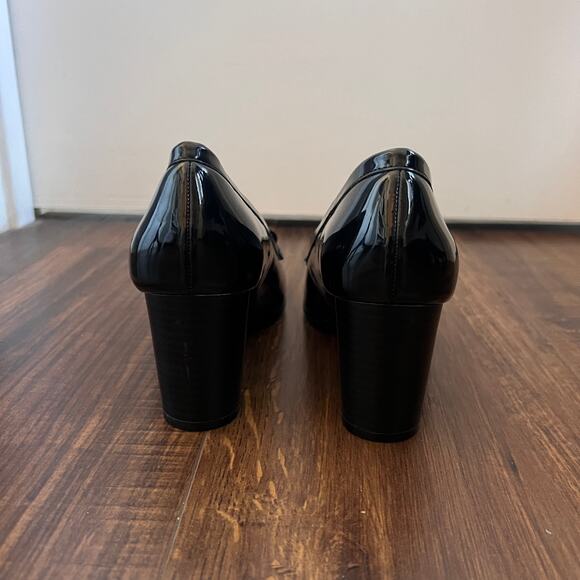 Like New! Bandolino Black Patent Academia Preppy Block Heeled Loafer Women 7.5 - Picture 5 of 8